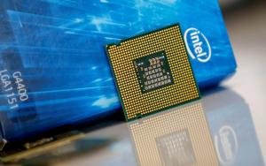 英特尔宣布将为联发科提供芯片代工服务，采用 16 纳米制程