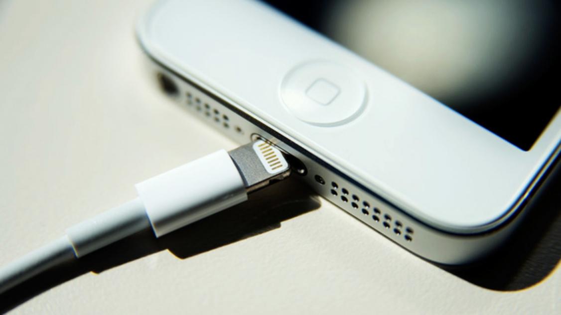 告别Lightning接口，iPhone15终于用上了USB-C接口