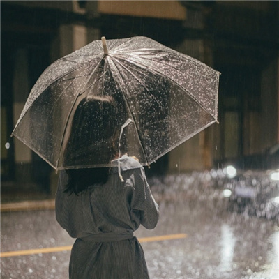 下雨天氛围感女生头像，好好看的优质女生头像合集