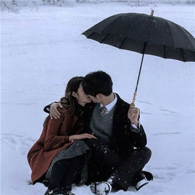 冬日氛围感情侣头像真人，下雪天的浪漫情侣头像大全